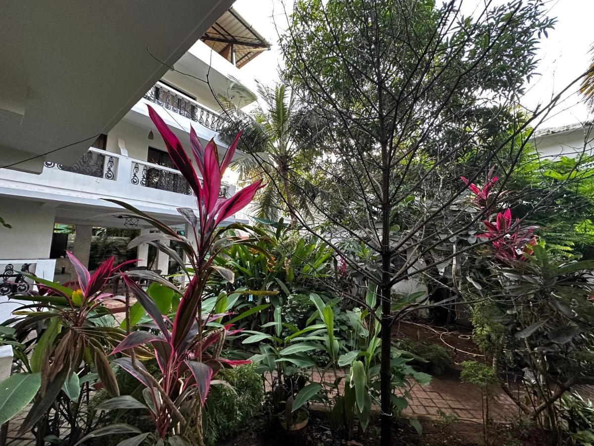Hotel Sunshine Vagator Esterno foto