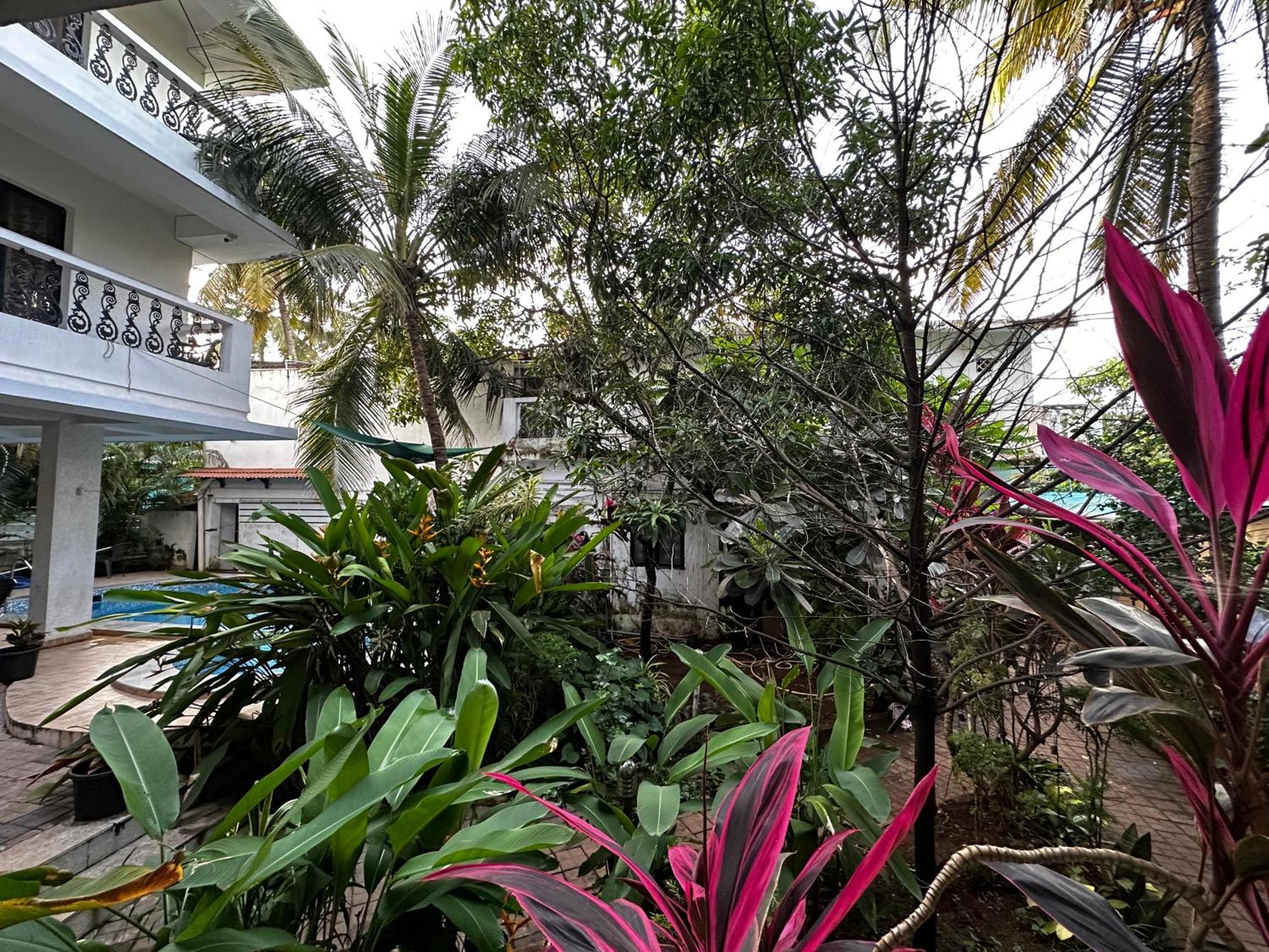 Hotel Sunshine Vagator Esterno foto